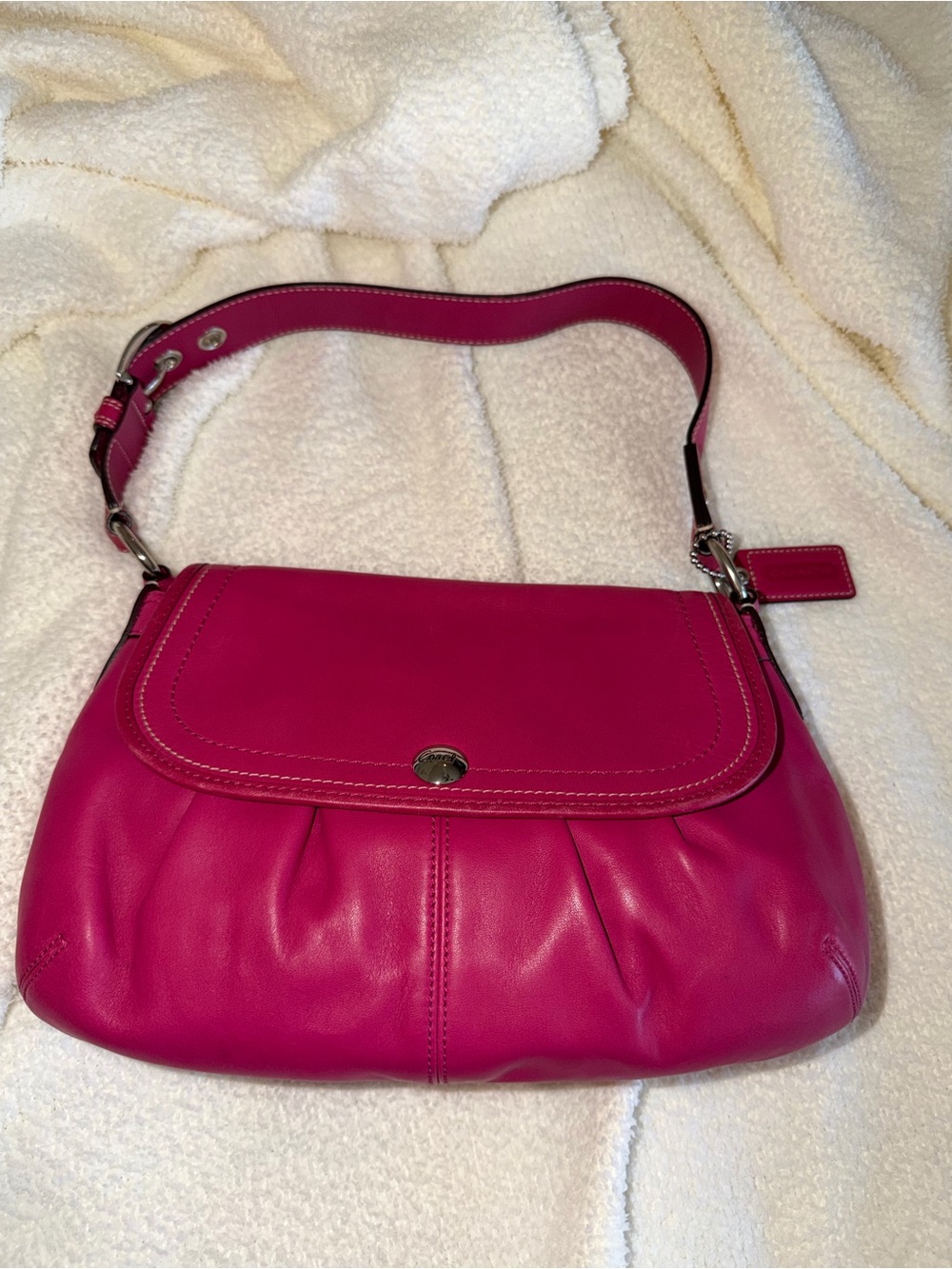 VINTAGE Y2K Coach SoHo Bag 💕 Hot Pink Leather Shoulder Bag with Magnetic Flap